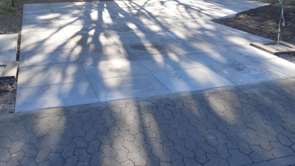 Terrasse med flot flisebelægning