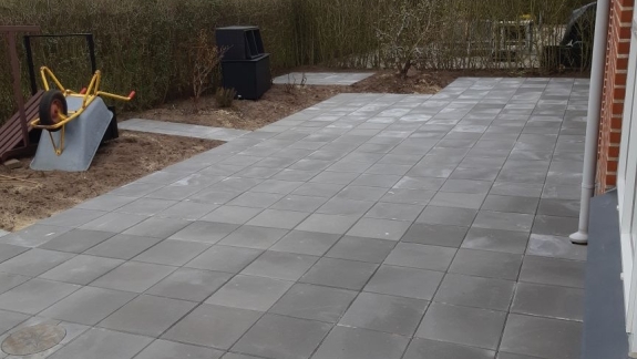Flot terrasse med ny belægning