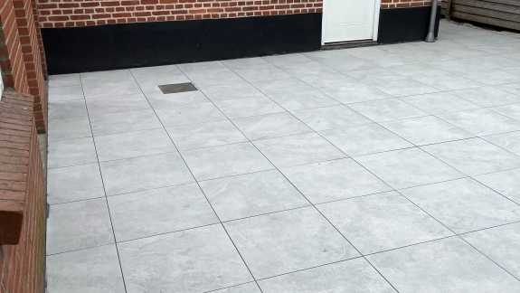 Terrasse med belægning
