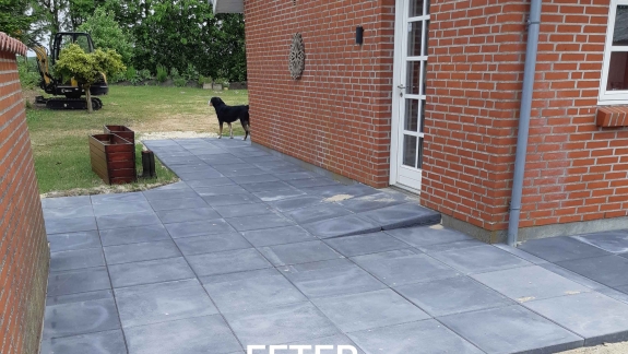 Belægning af hus udført