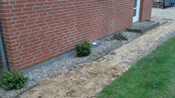Belægning ved hus i Varde