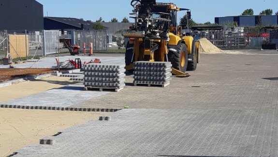 Belægning stort område ved huse